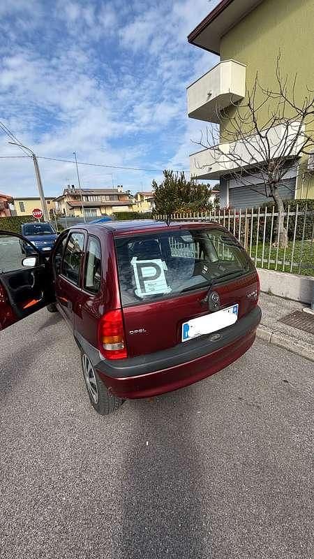 Usata Opel Corsa 54 CV (39 kW) 2000 Rosso Berlina