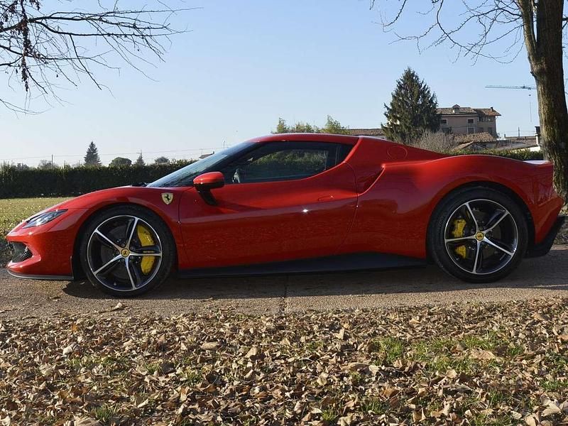 Usata Ferrari 296 829 CV (609 kW) 2023 Rosso corsa Coupé
