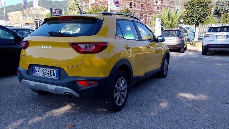 Begagnad Kia Stonic Urban 84 HK (61 kW) 2022 Gul SUV