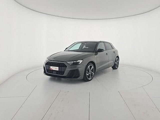 Grigio chronos metallizzato Usata 2025 Audi A1 Black Edition Due volumi | 26.500 € (Buon prezzo) - Immagine 1/4