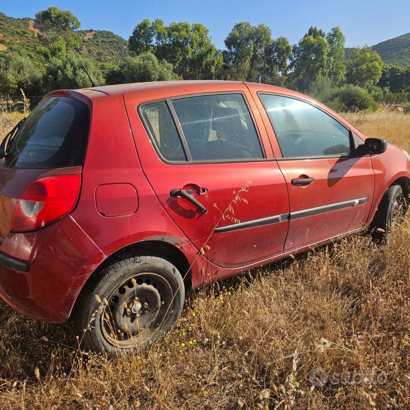 Usata Renault Clio II 85 CV (62 kW) 2006 Rosso Berlina