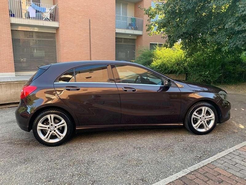 Usata Mercedes A160 90 CV (66 kW) 2015 Marrone Berlina