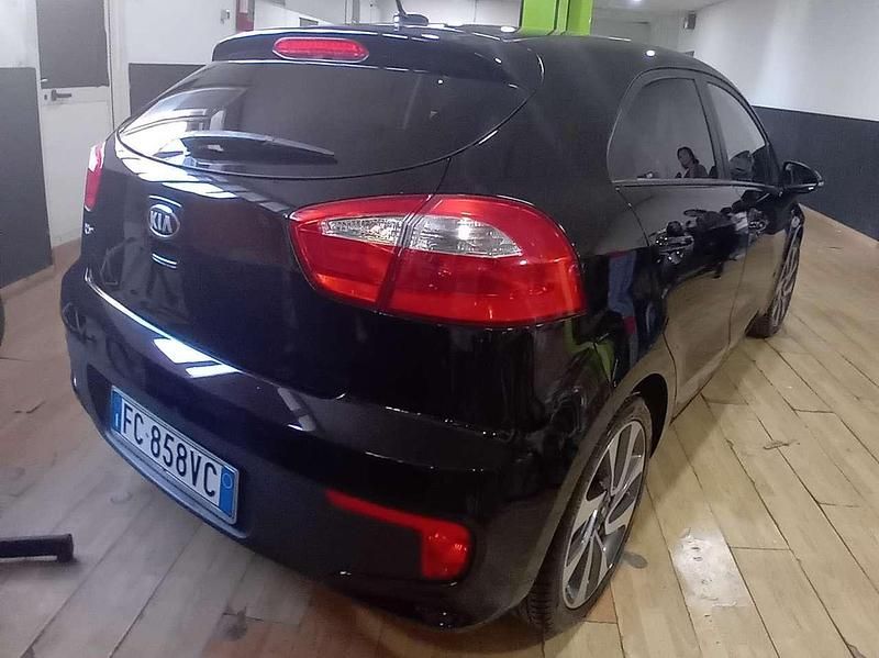 Usata Kia Rio 75 CV (55 kW) 2016 Nero Utilitaria