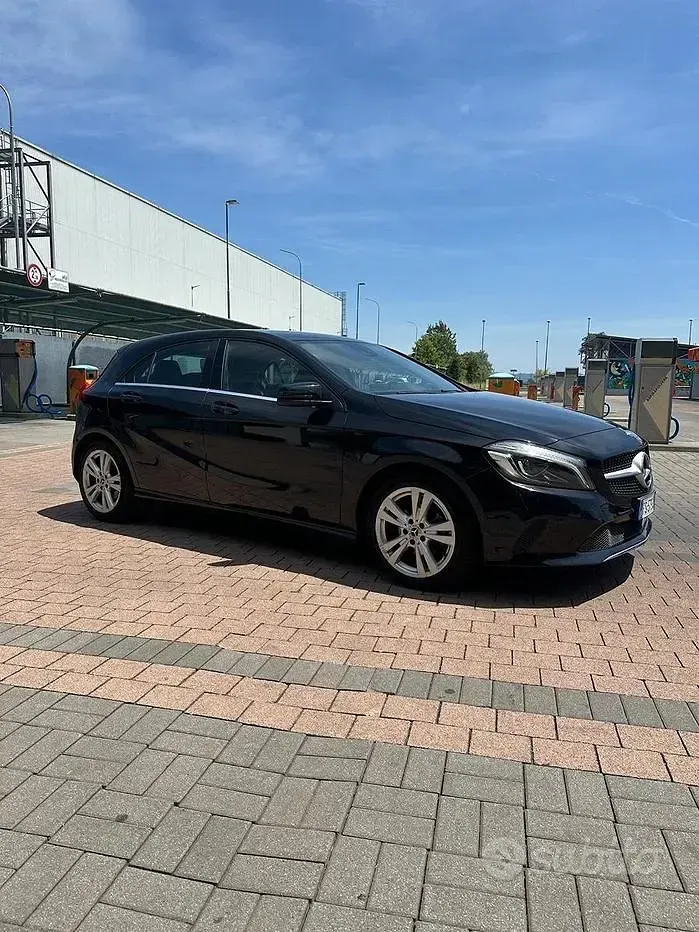 Usata Mercedes 180 109 CV (80 kW) 2018 Nero Berlina