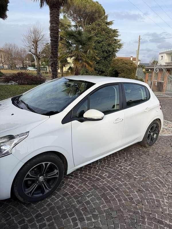 Usata Peugeot 208 Active 68 CV (50 kW) 2015 Utilitaria