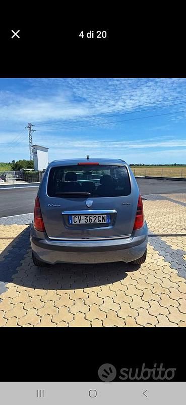 Usata Lancia Musa 101 CV (74 kW) 2005 Grigio Monovolume