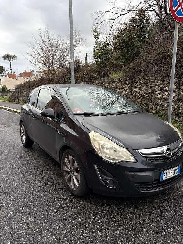 Usata Opel Corsa Sport 86 CV (63 kW) 2012 Berlina