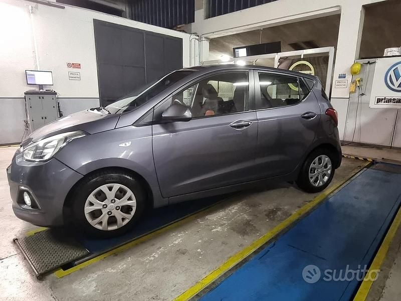 Usata Hyundai i10 Edition 67 CV (49 kW) 2015 Grigio Utilitaria
