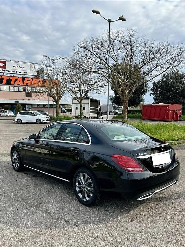 Usata Mercedes C220 170 CV (125 kW) 2017 Nero Berlina