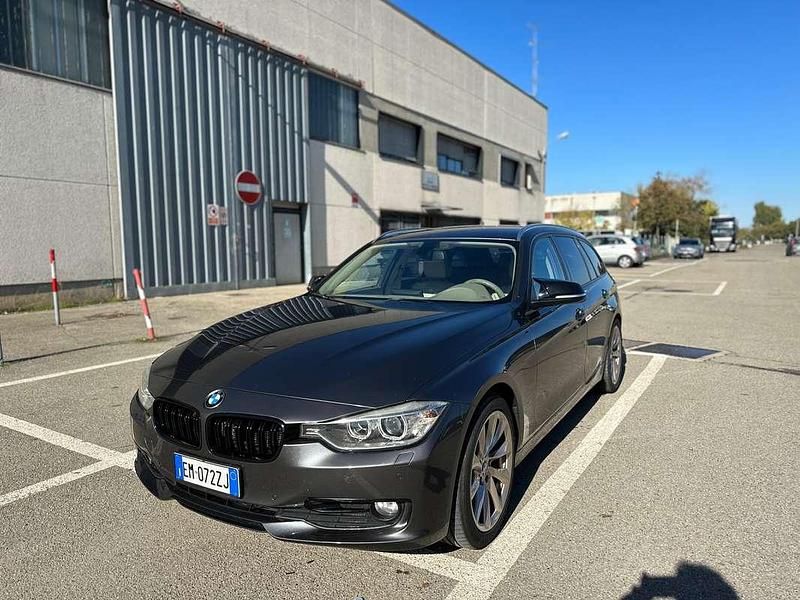 Grigio Usata 2012 BMW 320 Luxury Line Station wagon | 8900 € (Buon prezzo) - Immagine 1/4