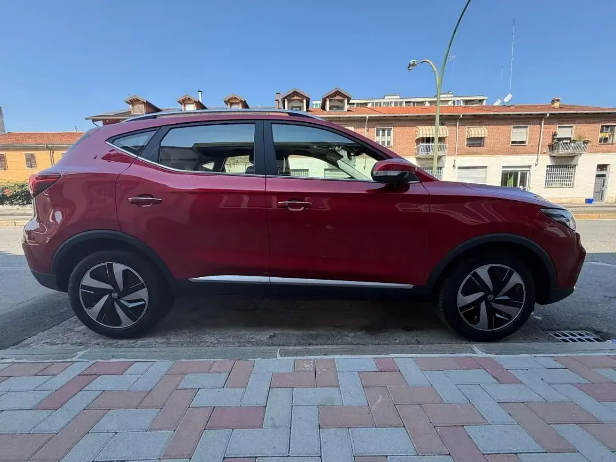 Usata MG ZS Luxury 67 kW (92 CV) 2021 Rosso SUV