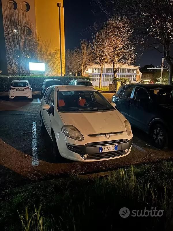 Usata Fiat Punto 77 CV (56 kW) 2010 Bianco Utilitaria