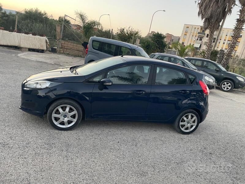 Usata Ford Fiesta Titanium 75 CV (55 kW) 2013 Blu Utilitaria