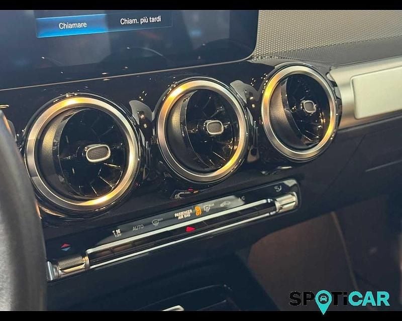 Begagnad Mercedes GLB200 Premium 150 HK (110 kW) 2021 Blå SUV