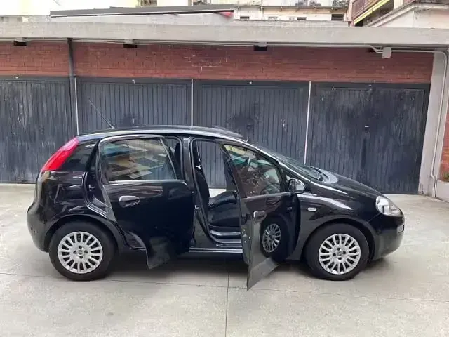 Usata Fiat Punto 75 CV (55 kW) 2014 Blu metallizzato Utilitaria