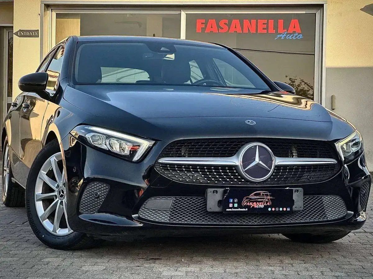 Usata Mercedes A180 116 CV (85 kW) 2019 Nero Berlina