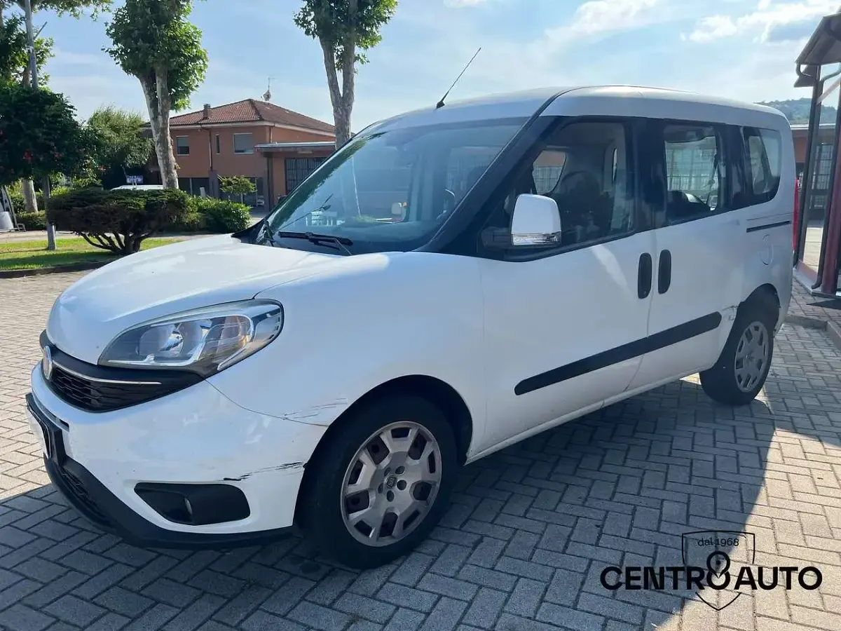 Usata Fiat Doblò Easy 95 CV (69 kW) 2016 Bianco pastello Monovolume