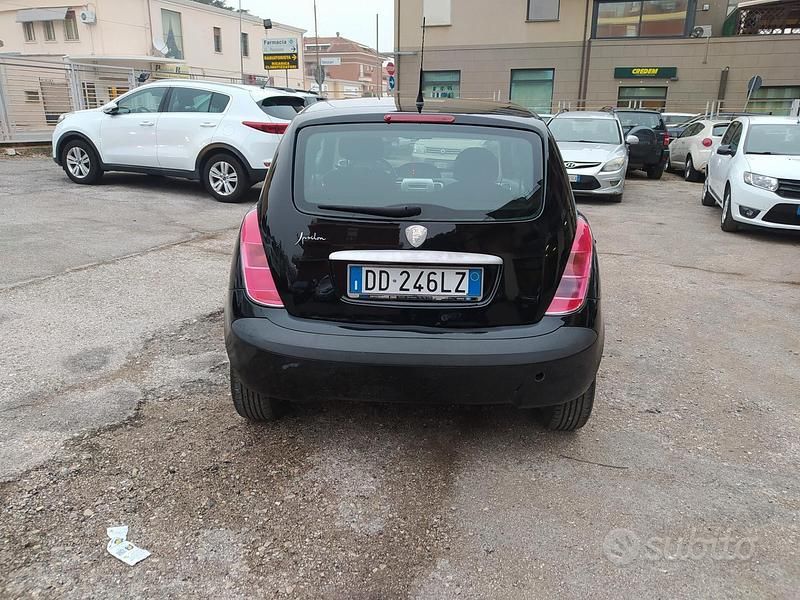 Usata Lancia Ypsilon 60 CV (44 kW) 2007 Nero Utilitaria
