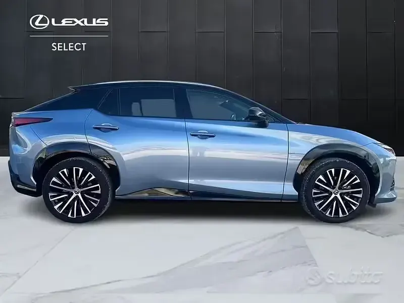 Usata Lexus RZ 450e 230 kW (313 CV) 2023 Bluazzurro SUV