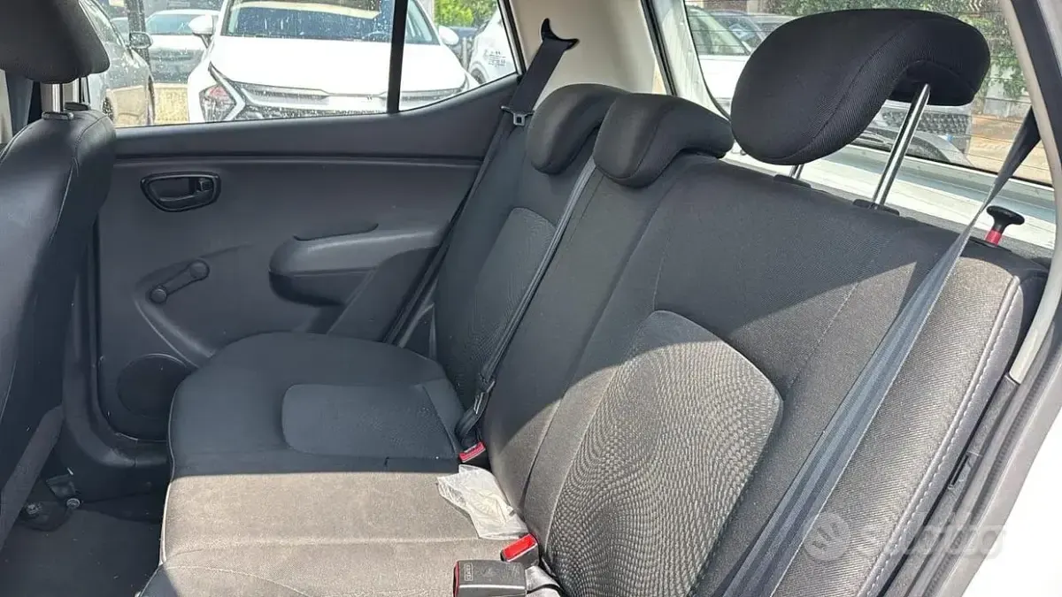 Usata Volvo V40 Kinetic 150 CV (110 kW) 2016 Nero Berlina