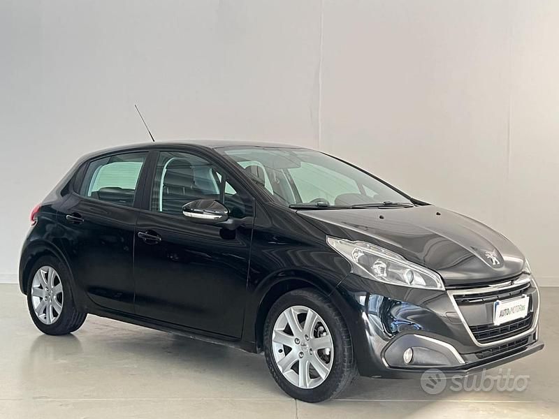 Usata Peugeot 208 Allure 82 CV (60 kW) 2017 Blu Utilitaria