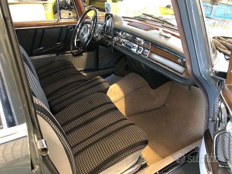 Begagnad Mercedes 300 SE 1960 Grå Sedan