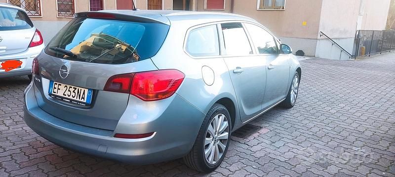Usata Opel Astra Cosmo 116 CV (85 kW) 2010 Grigio Station wagon