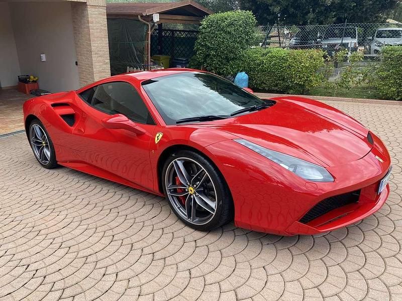 Rosso Usata 2018 Ferrari 488 Coupé | 250.000 € (Molto cara) - Immagine 1/4