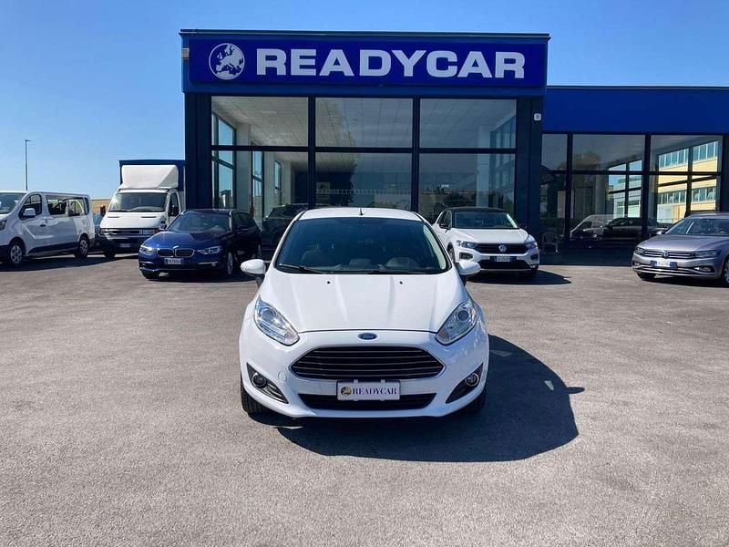Bianco Usata 2016 Ford Fiesta ST-Line Utilitaria | 6400 € (Buon prezzo) - Immagine 1/4