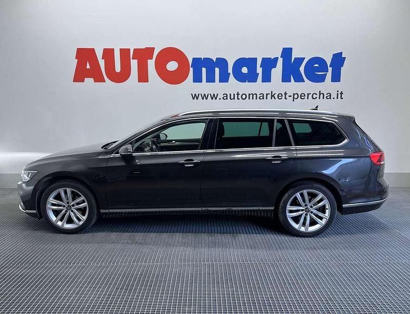 Usata VW Passat Executive 200 CV (147 kW) 2022 Grigio Station wagon