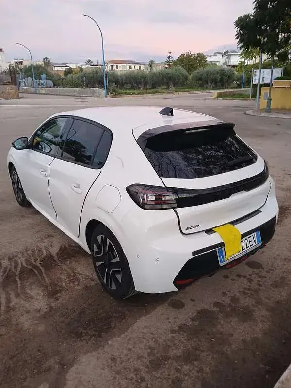 Usata Peugeot 208 Allure 101 CV (74 kW) 2025 Utilitaria