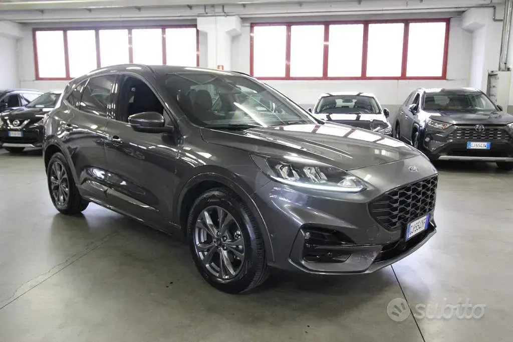 Usata Ford Kuga ST-Line 152 CV (111 kW) 2022 Grigio SUV