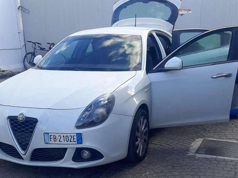 Usata Alfa Romeo Giulietta Exclusive 120 CV (88 kW) 2015 Bianco Berlina