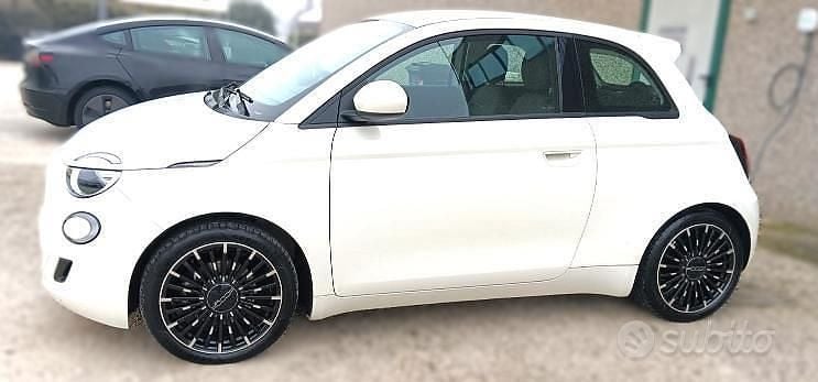 Usata Fiat 500e La Prima 85 kW (116 CV) 2022 Utilitaria