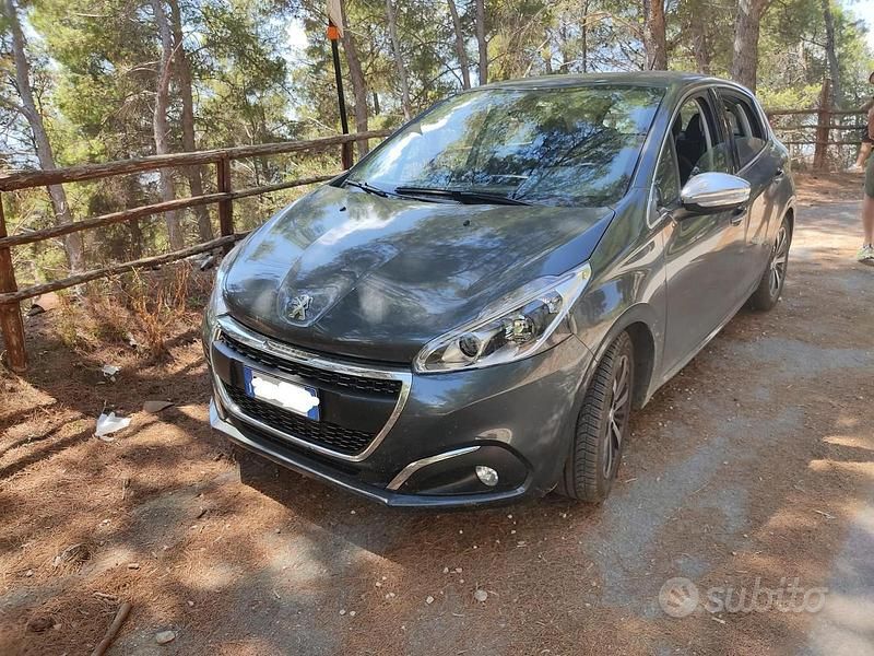 Usata Peugeot 208 Allure 82 CV (60 kW) 2017 Grigio Utilitaria