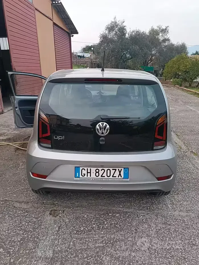 Usata VW up! 65 CV (47 kW) 2022 Grigio Utilitaria