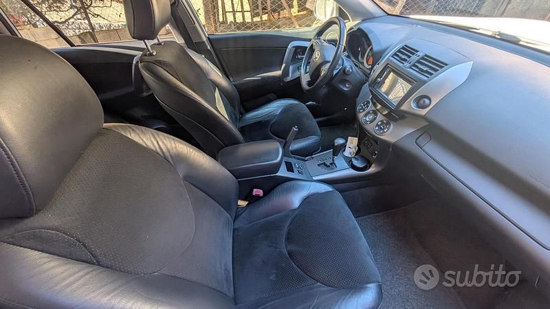 Usata Toyota RAV4 150 CV (110 kW) 2011 Bianco SUV