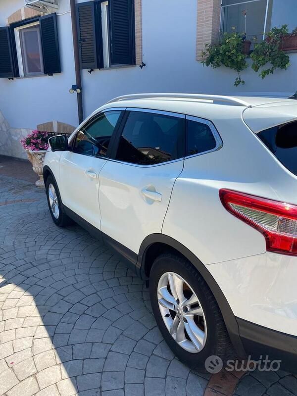 Usata Nissan Qashqai Tekna 131 CV (96 kW) 2016 Bianco SUV