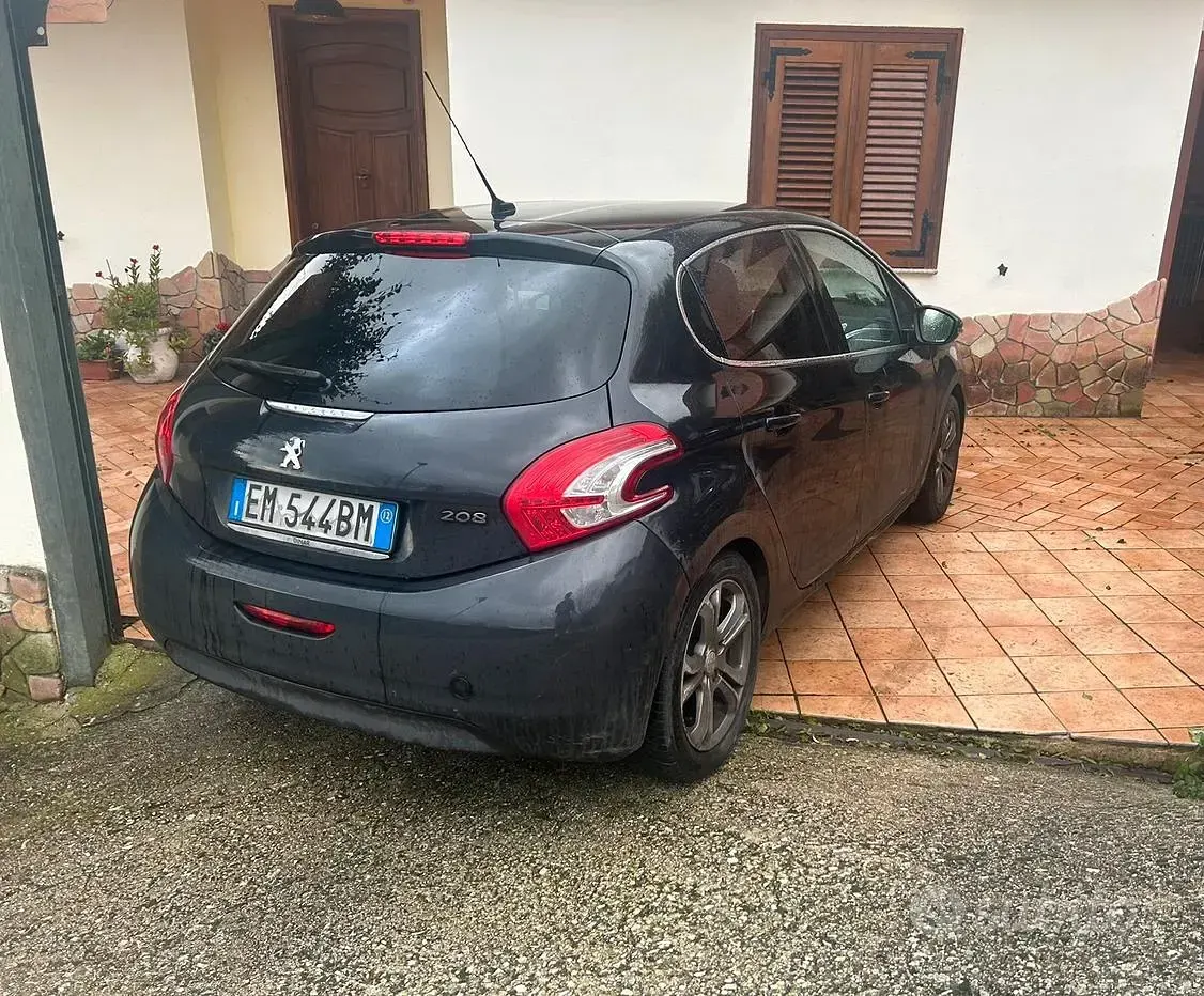 Usata Peugeot 208 Allure 68 CV (50 kW) 2012 Nero Utilitaria