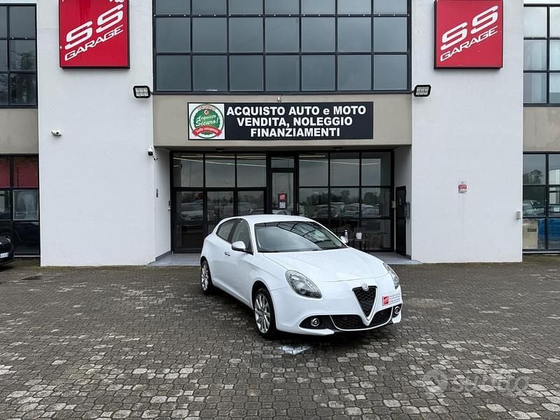 Usata Alfa Romeo Giulietta Super 120 CV (88 kW) 2019 Bianco Utilitaria