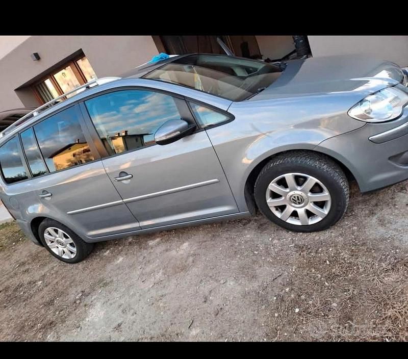 Usata VW Touran 136 CV (100 kW) 2010 Grigio Monovolume
