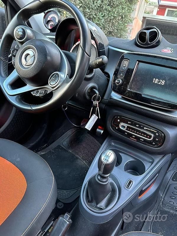 Usata Smart ForFour 90 CV (66 kW) 2015 Grigio Utilitaria