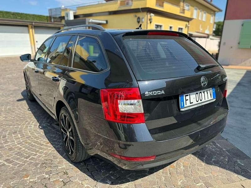 Usata Skoda Octavia Executive 116 CV (85 kW) 2018 Nero Station wagon
