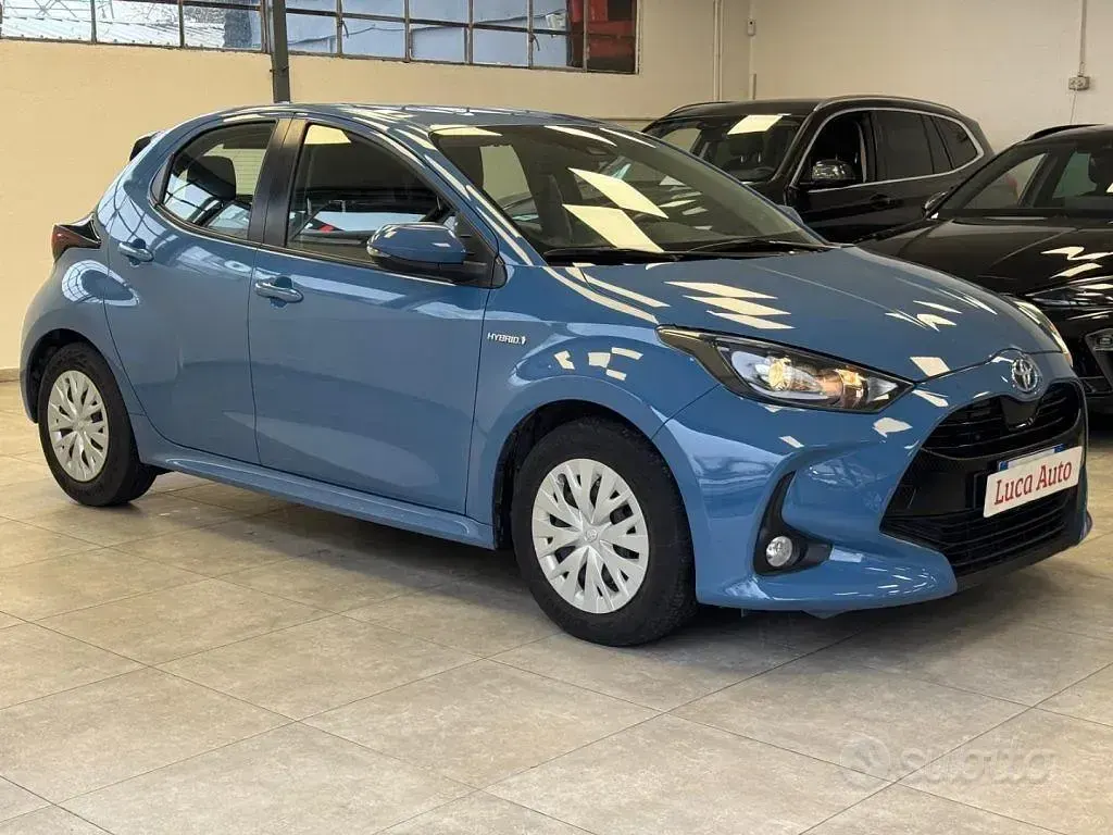 Usata Toyota Yaris Hybrid 92 CV (67 kW) 2021 Azzurro Berlina