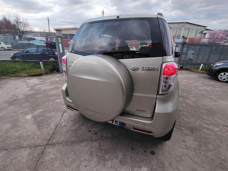 Usata Daihatsu Terios HIRO 105 CV (77 kW) 2009 Argento SUV