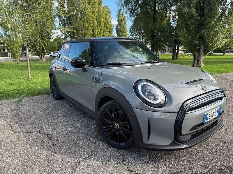 Usata Mini Cooper SE Essential 75 kW (102 CV) 2021 Grigio Utilitaria