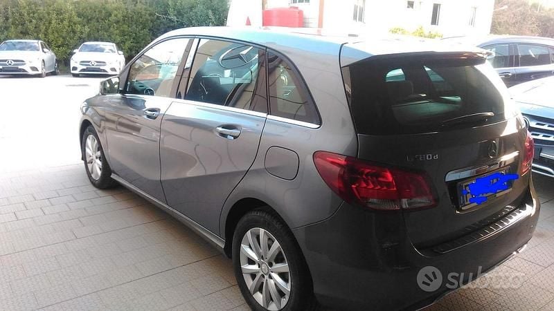 Usata Mercedes B180 Business 109 CV (80 kW) 2017 Grigio Utilitaria