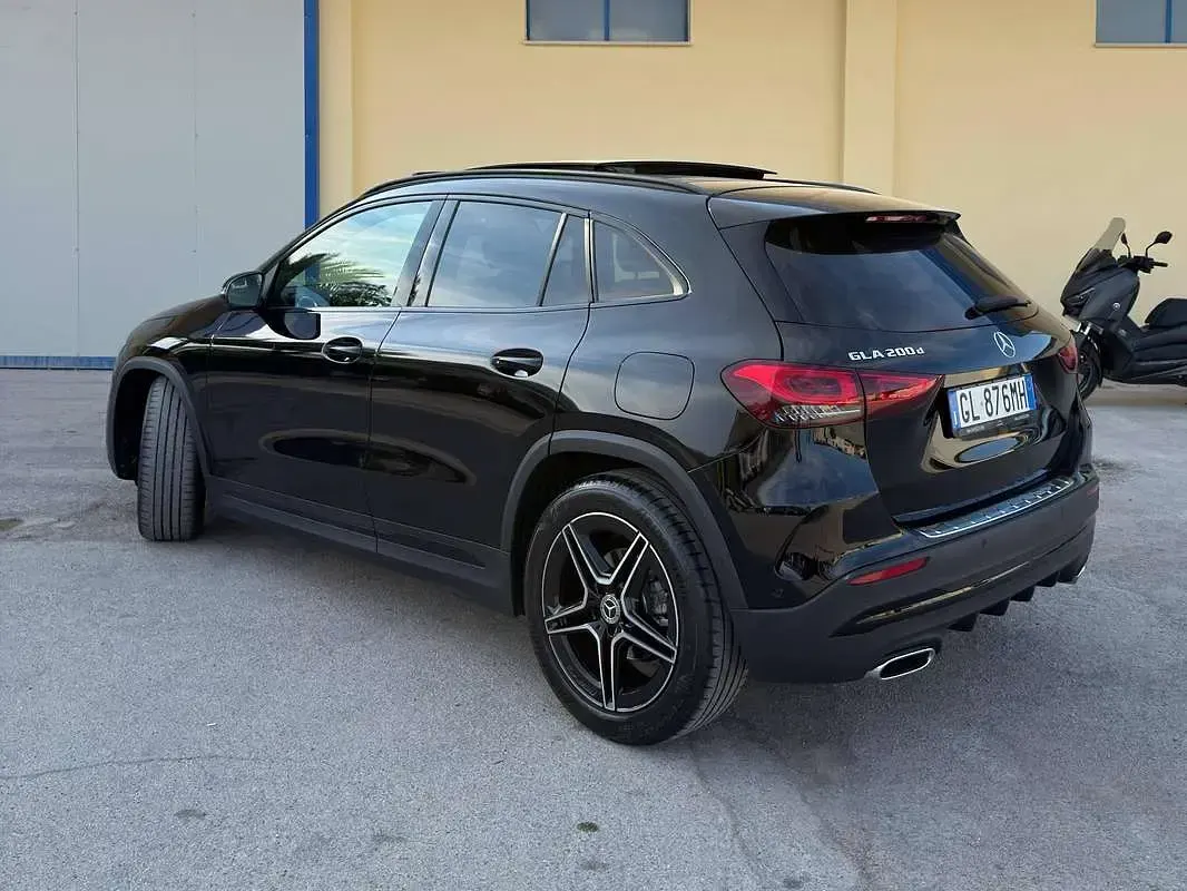 Usata Mercedes GLA200 Premium 150 CV (110 kW) 2022 Nero SUV