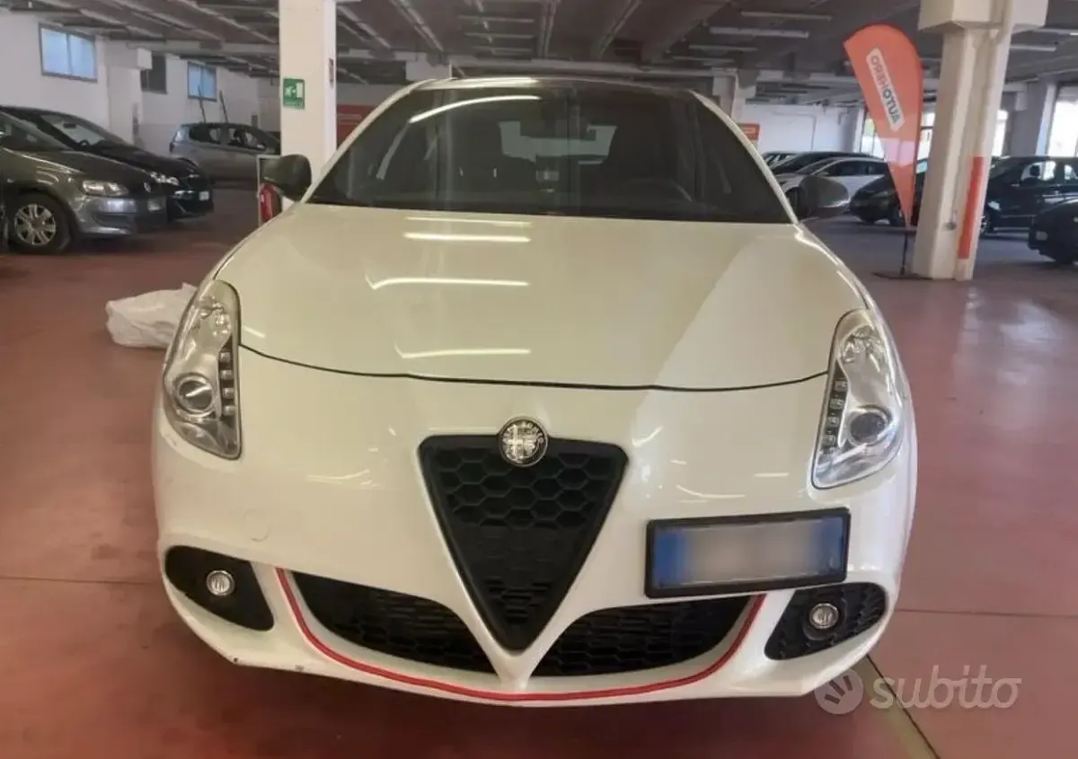 Usata Alfa Romeo Giulietta Quadrifoglio 170 CV (125 kW) 2013 Bianco Utilitaria