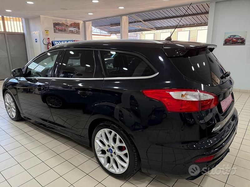 Usata Ford Focus Titanium 116 CV (85 kW) 2014 Blu Station wagon